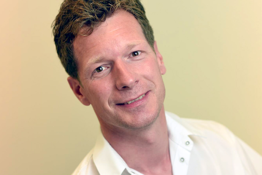 Dr. Gerrit Peters Dr. Gerrit Peters